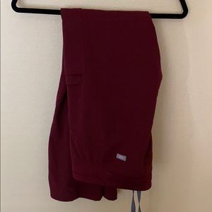 Figs scrub pants L in merlot
